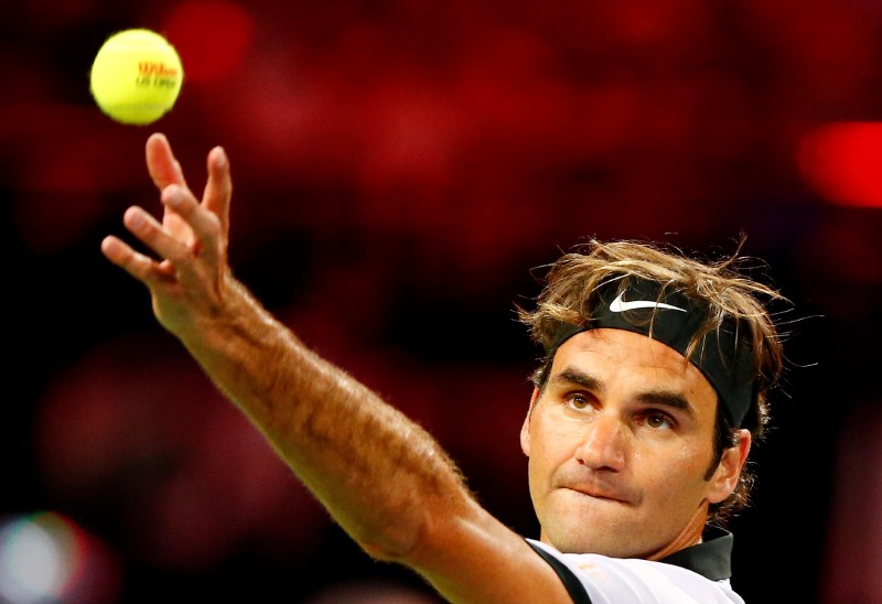 © Reuters. Federer alcanza su undécima final en Halle tras vencer a Jachanov