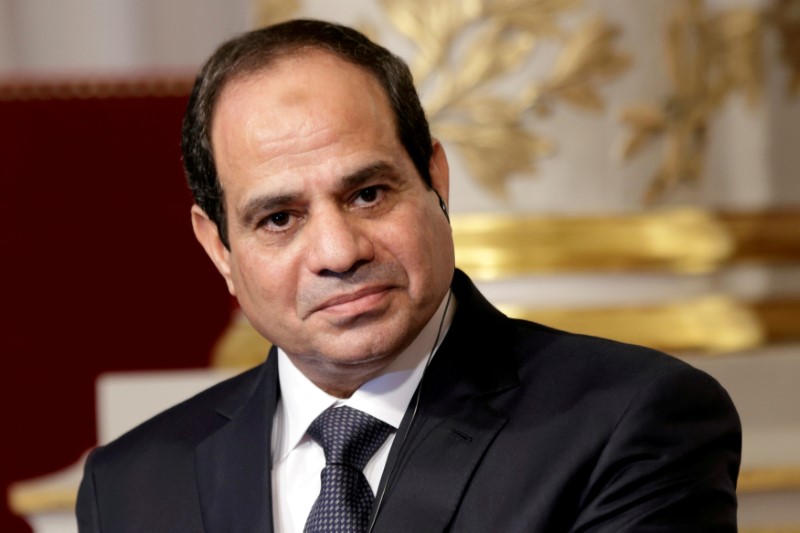 © Reuters. FILE PHOTO: Egyptian President Abdel Fattah al-Sisi delivers a statement at the Elysee Palace in Paris, France
