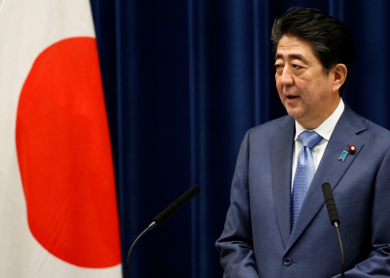 © Reuters. Japan's Prime Minister Shinzo Abe attends a news conference after close of regular parliament session in Tokyo