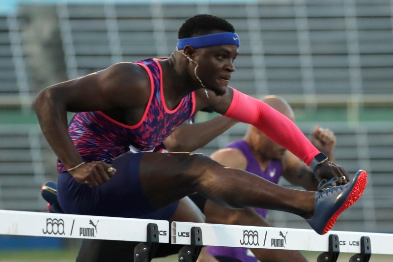 © Reuters. JAAA National Senior Championships - Men's 110m hurdles semi-final