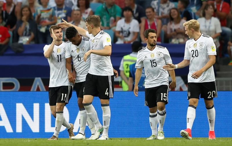 © Reuters. المانيا بقبل نهائي كأس القارات والحكم يستعين بحكم الفيديو مرتين
