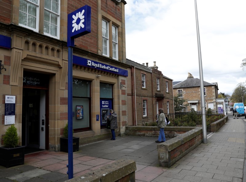 © Reuters. The Royal Bank of Scotland is seen in the High Street Melrose in the Scottish Borders, Scotland