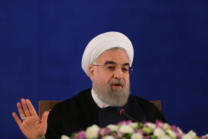 © Reuters. Iranian president Hassan Rouhani gestures during a news conference in Tehran