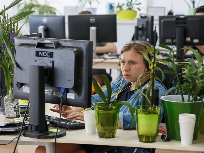 © Reuters. A specialist of IT company Infopulse is seen in her office in Kiev
