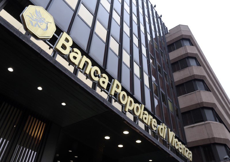 © Reuters. La sede centrale della Banca Popolare di Vicenza nella città veneta
