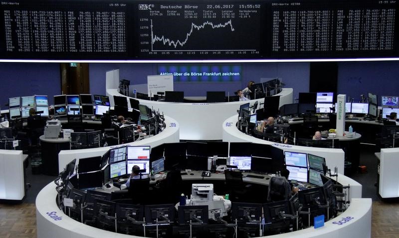 © Reuters. Nestlé y los bancos italianos impulsan las bolsas europeas
