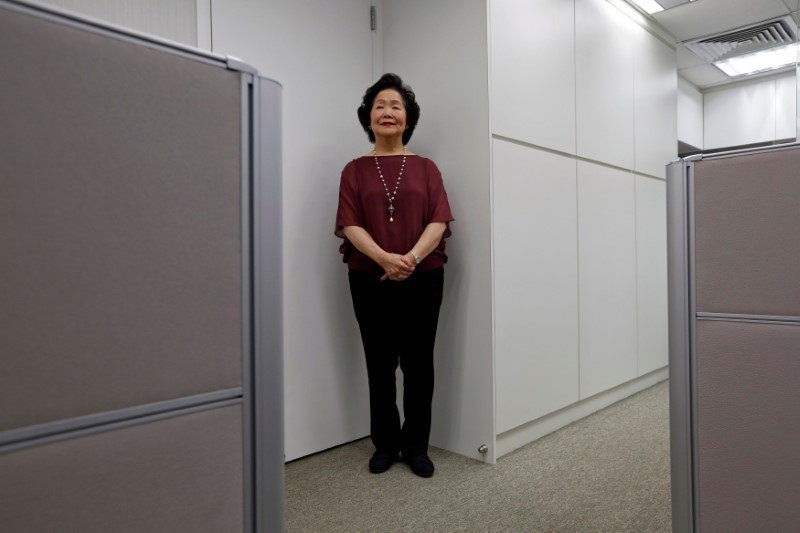 © Reuters. Former Chief Secretary Anson Chan poses in her office in Hong Kong