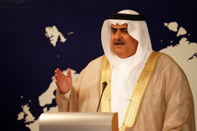© Reuters. FILE PHOTO: Bahrain Foreign Minister Sheikh Khalid bin Ahmed Al Khalifa speaks during a news conference in Manama, Bahrain
