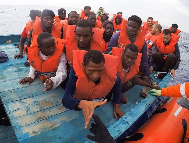 © Reuters. Una fragata española rescata a más de 200 emigrantes frente a la costa libia