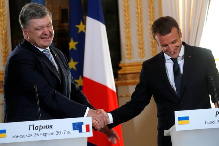 © Reuters. الرئيسان الفرنسي والأوكراني يأملان في تقدم لحل أزمة أوكرانيا