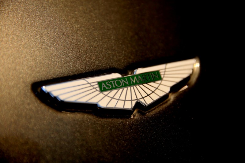 © Reuters. FILE PHOTO: The Aston Martin logo on the front of a car at a dealership in Singapore