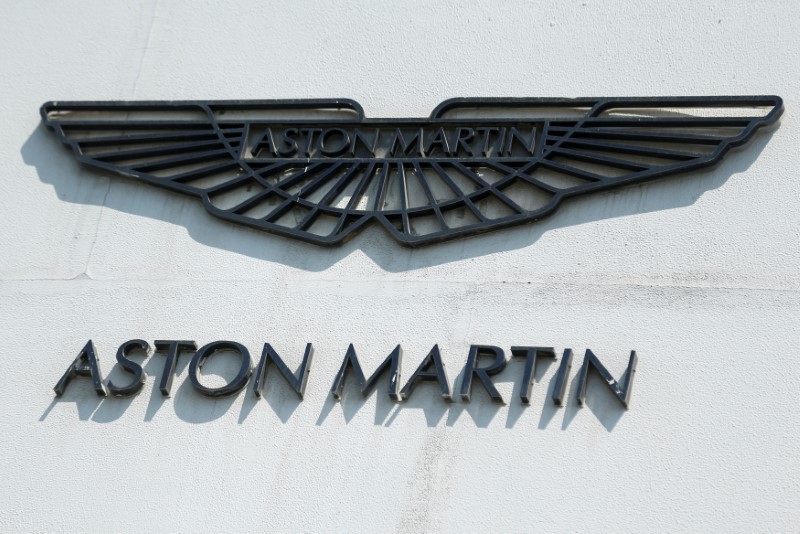 © Reuters. FILE PHOTO: The Aston Martin logo is seen at a car repair workshop in Beijing