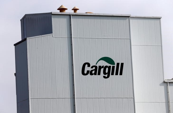 © Reuters. Logo da Cargill em fábrica da companhia em Lucens, na Suíça