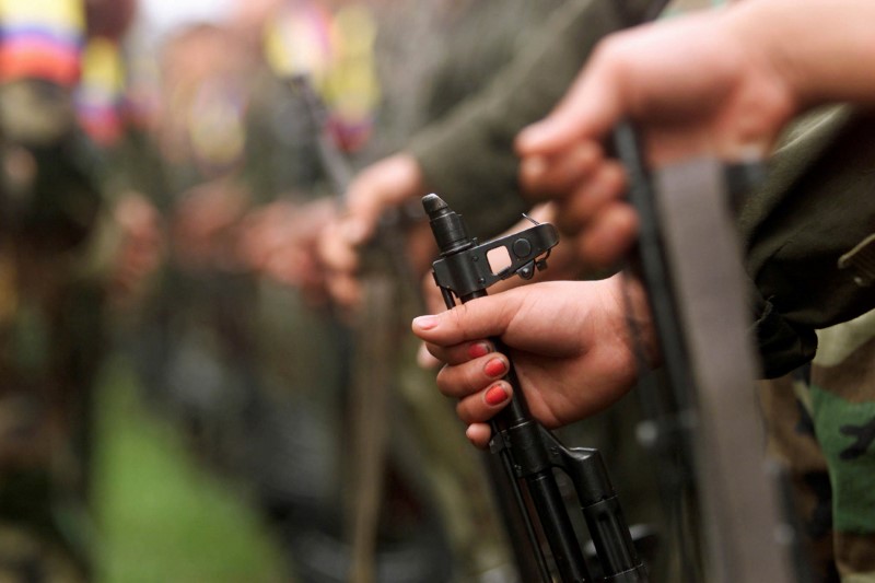 © Reuters. Foto de archivo de combatientes armados de las FARC
