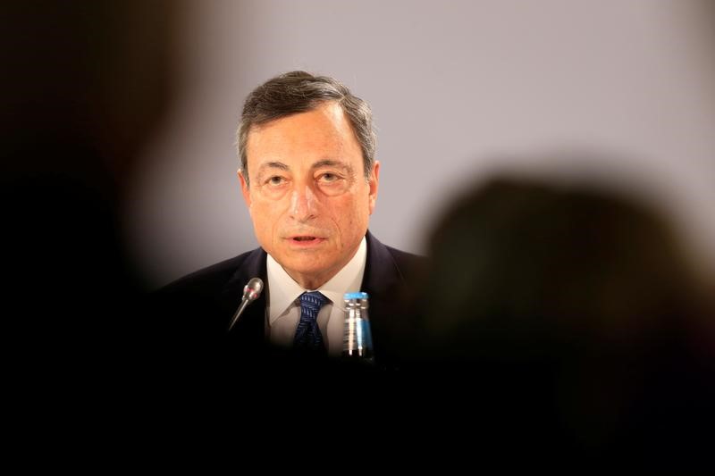 © Reuters. European Central Bank President Draghi speaks during a news conference in Tallinn