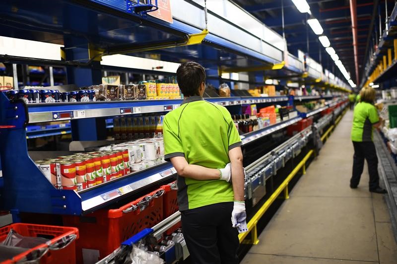 © Reuters. A general view shows the inside the Ocado Customer Fulfilment Centre in Hatfield