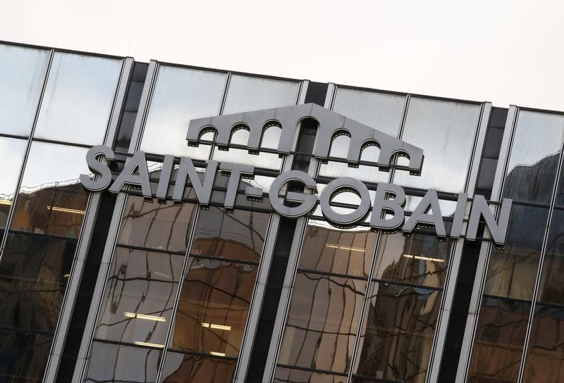 © Reuters. SAINT-GOBAIN VICTIME D'UNE CYBERATTAQUE