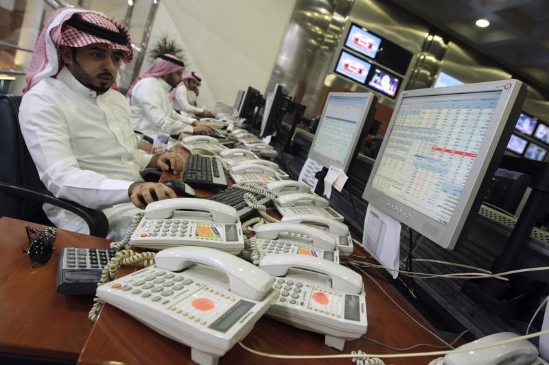 © Reuters. تحليل-الهبوط الغامض، والمستمر، في الاحتياطيات الخارجية السعودية