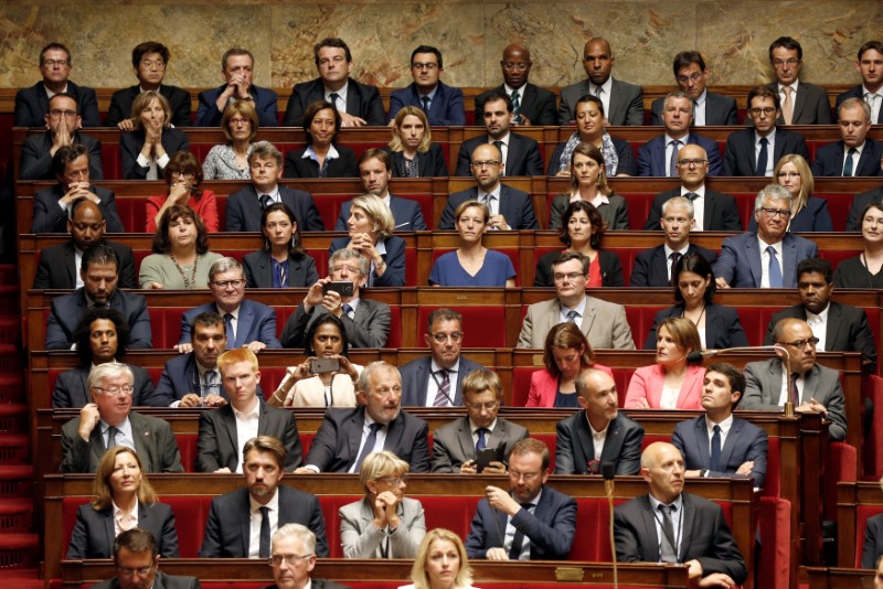 © Reuters. SEPT GROUPES À L'ASSEMBLÉE NATIONALE