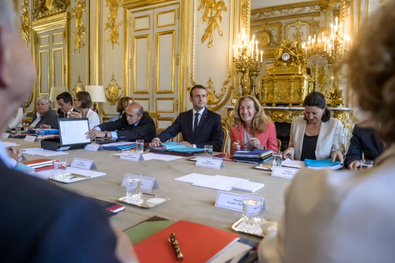 © Reuters. LE COUP D'ENVOI DE LA RÉFORME DU CODE DU TRAVAIL DONNÉ MERCREDI