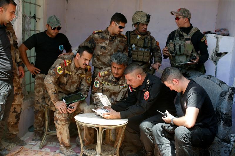 © Reuters. القوات العراقية تسيطر على مزيد من الأراضي في الموصل