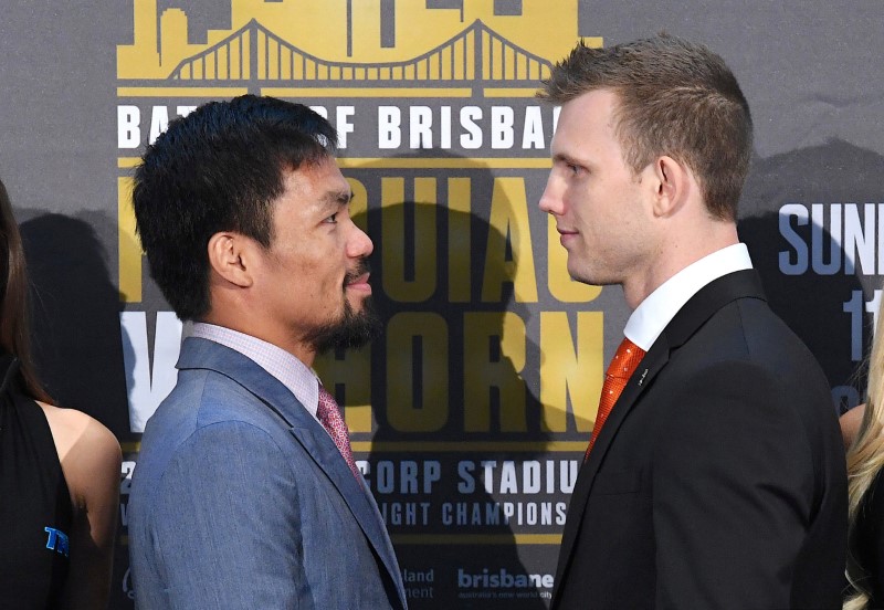 © Reuters. Boxers Manny Pacquiao of the Philippines and Australia's Jeff Horn stand together following their official news conference ahead of their WBO welterweight fight in Brisbane