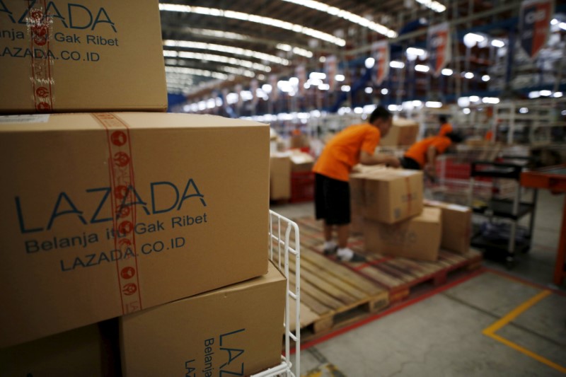 © Reuters. FILE PHOTO: Employees at online retailer Lazada fill orders at the company's warehouse in Jakarta