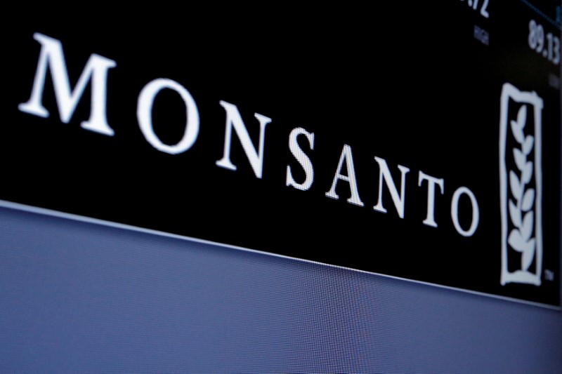 © Reuters. FILE PHOTO: Monsanto logo is displayed on a screen where the stock is traded on the floor of the NYSE