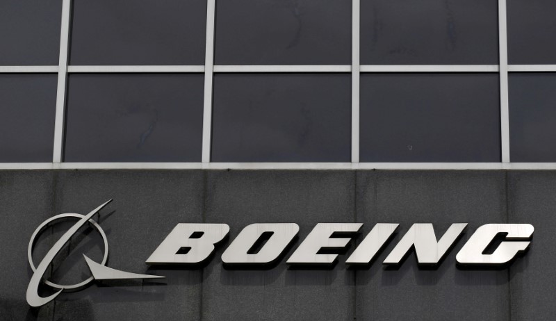 © Reuters. FILE PHOTO: Boeing logo at their headquarters in Chicago