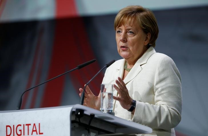 © Reuters. German Chancellor Angela Merkel speaks at the Digital Summit 2017 in Ludwigshafen