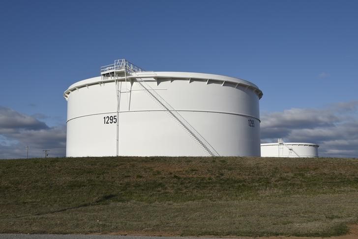 © Reuters. Нефтехранилища Enbridge Inc. в Кушинге, Оклахома