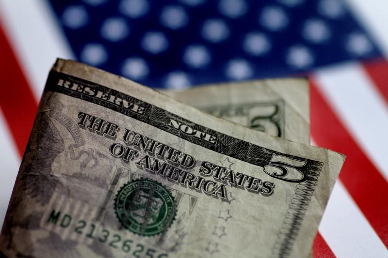 © Reuters. Illustration photo of a U.S. five dollar note