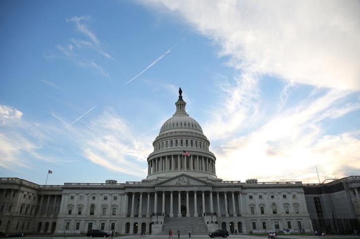 © Reuters. The U.S. Capitol Building is seen at sunset in Washington