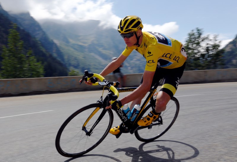 © Reuters. FILE PHOTO: Team Sky rider Chris Froome of Britain wears the race leader's yellow jersey during the 20th stage of the Tour de France cycling race
