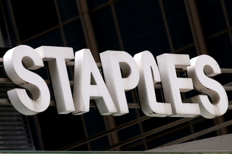 © Reuters. FILE PHOTO: A Staples office supply store is seen in New York City, U.S.