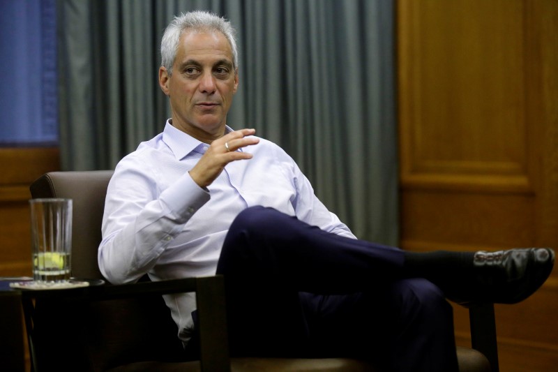 © Reuters. Chicago Mayor Rahm Emanuel speaks during an interview at City Hall in Chicago