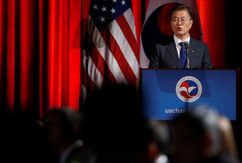 © Reuters. South Korean President Moon Jae-In speaks to the U.S. Chamber of Commerce in Washington