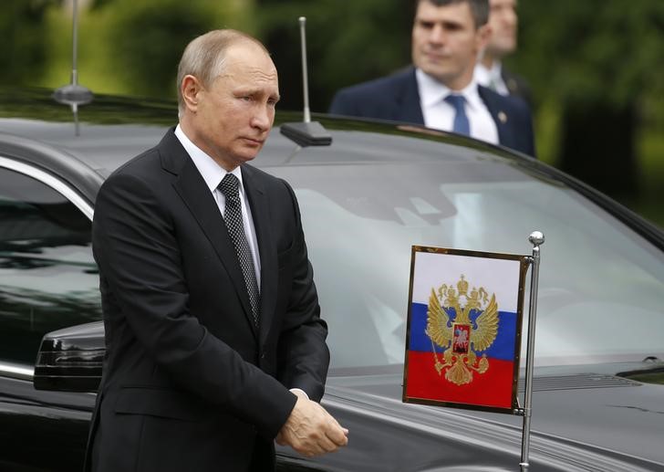 © Reuters. Russian President Putin attends a wreath-laying ceremony marking the anniversary of the Nazi German invasion in Moscow