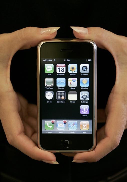 © Reuters. Первая модель iPhone