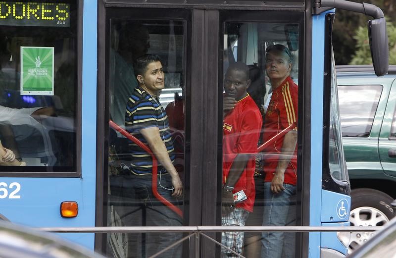 © Reuters. Los inmigrantes impulsan la población en España por primera vez desde 2011