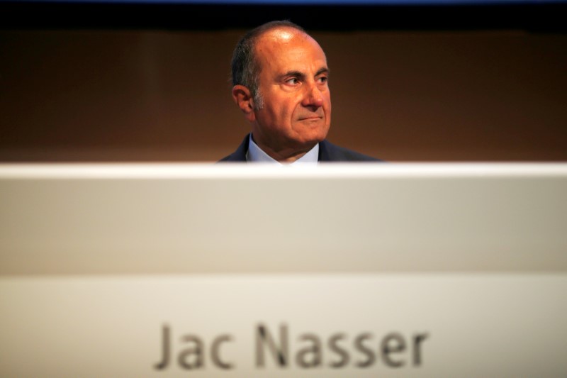 © Reuters. FILE PHOTO: BHP Chairman Jac Nasser sits before the company's Australian annual general meeting in Sydney