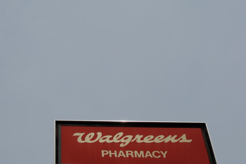 © Reuters. A sign marks a Walgreens pharmacy in Somerville