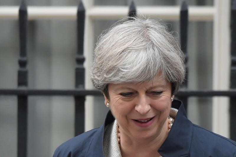 © Reuters. الحكومة البريطانية تفوز في اقتراعات مهمة بالبرلمان على برنامجها