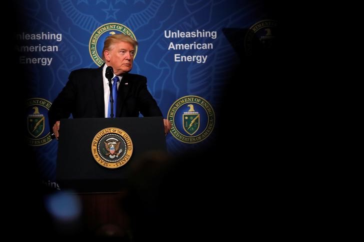 © Reuters. O presidente norte-americano Donald Trump durante anúncio sobre política energética no Departamento de Energia, em Washington, D.C.