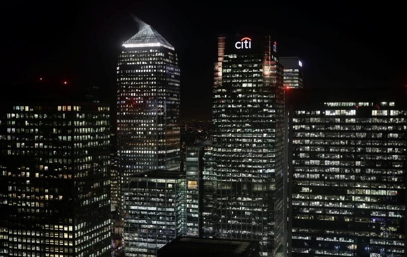 © Reuters. The Citibank building is seen in the financial district of Canary Wharf