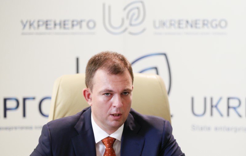 © Reuters. Acting head of Ukrainian state power distributor Ukrenergo Kovalchuk speaks during a news briefing in Kiev