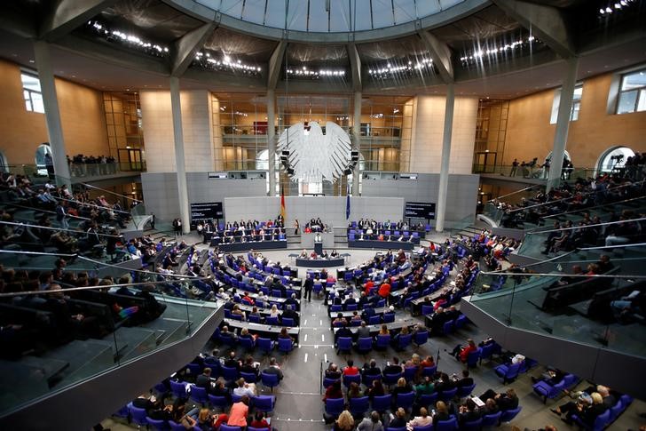 © Reuters. A general view of the debate during a session of the lower house of parliament Bundestag to vote on legalising same-sex marriage, in Berlin