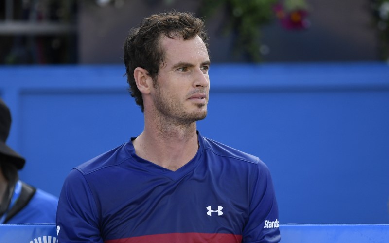 © Reuters. Great Britain's Andy Murray looks dejected during his first round match against Australia's Jordan Thompson