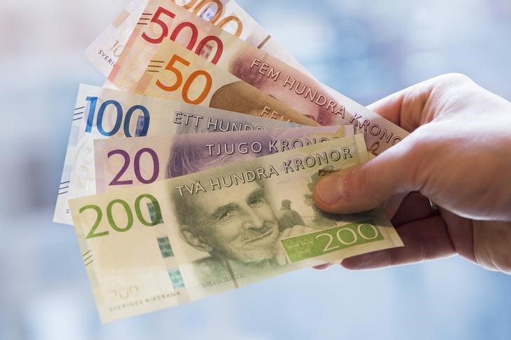 © Reuters. New Swedish Krona banknotes