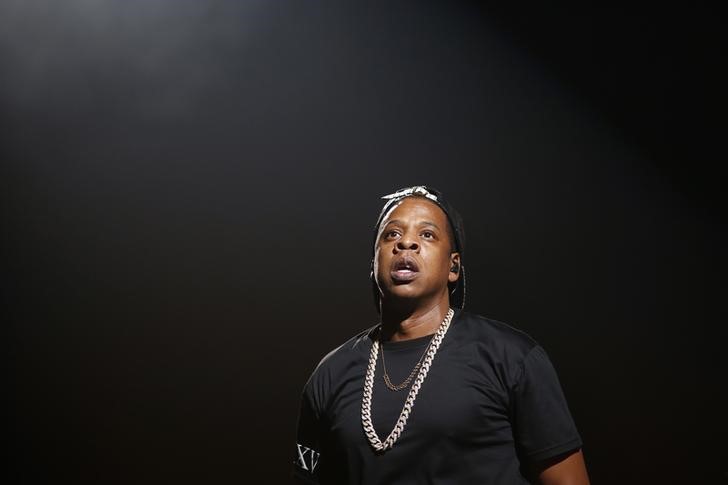 © Reuters. Rapper Jay-Z durante apresentação no estádio de Bercy em Paris